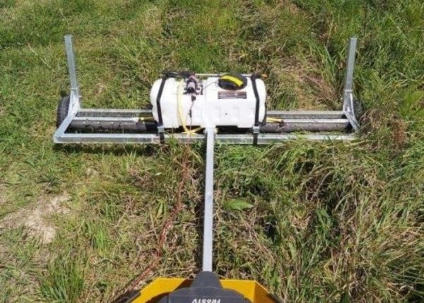 1.9m Eco Weedwiper using a customers tank in NZ